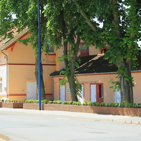 Pension Am Ostbahnhof Гота Экстерьер фото